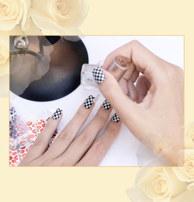 Маникюр с наклейками,
як зробити манікюр в домашніх умовах фот