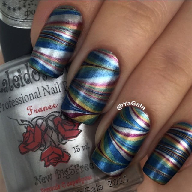 зеркальный лак на ногтях